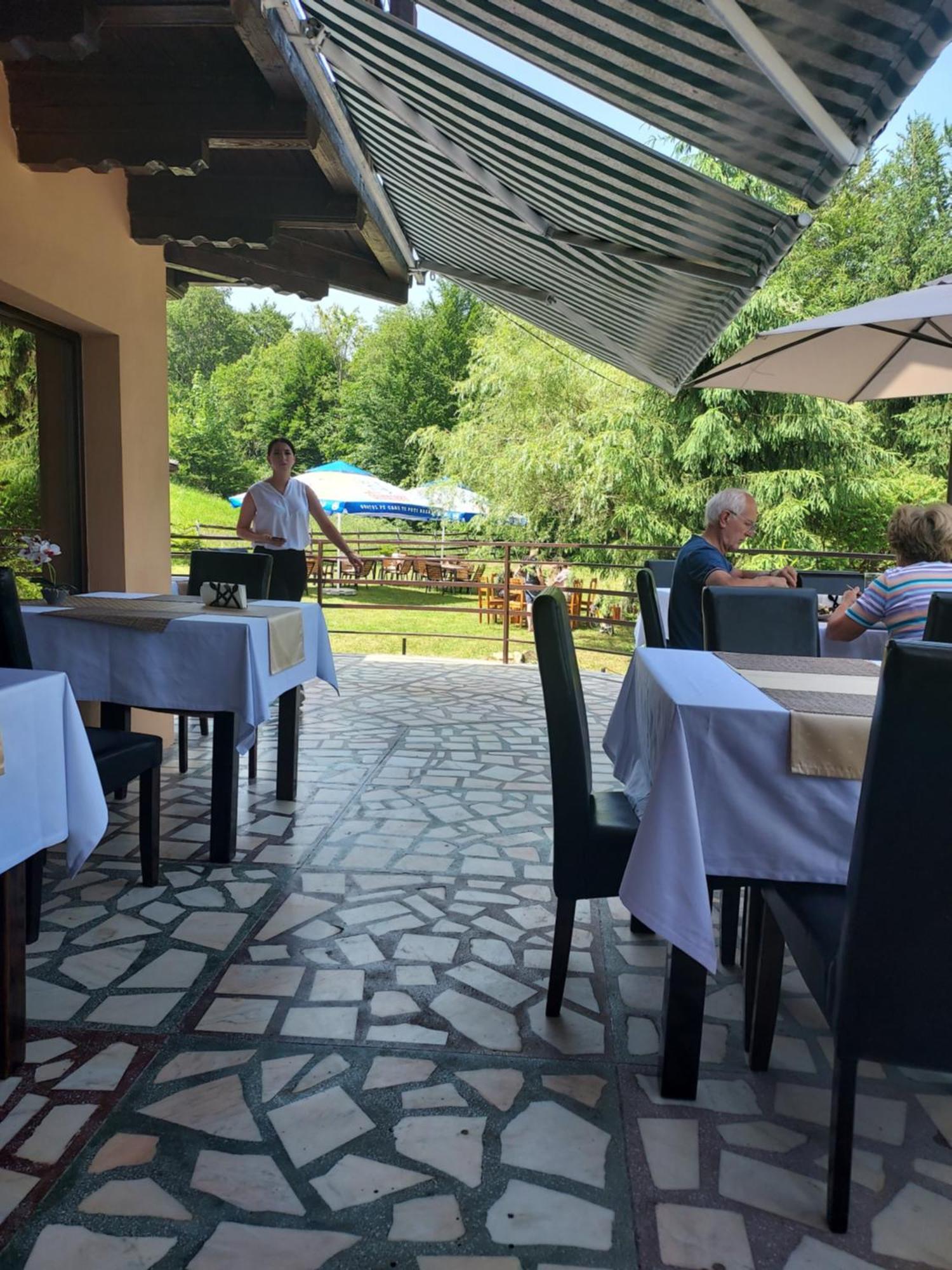 Pensiunea La Taverna Trăisteni Екстериор снимка