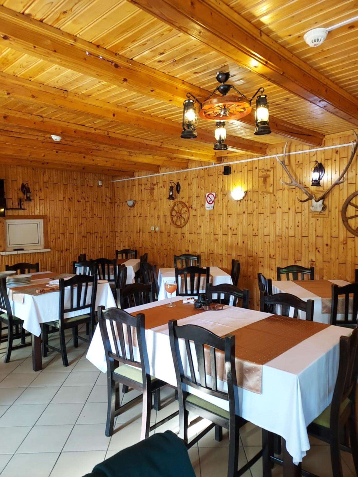 Pensiunea La Taverna Trăisteni Екстериор снимка