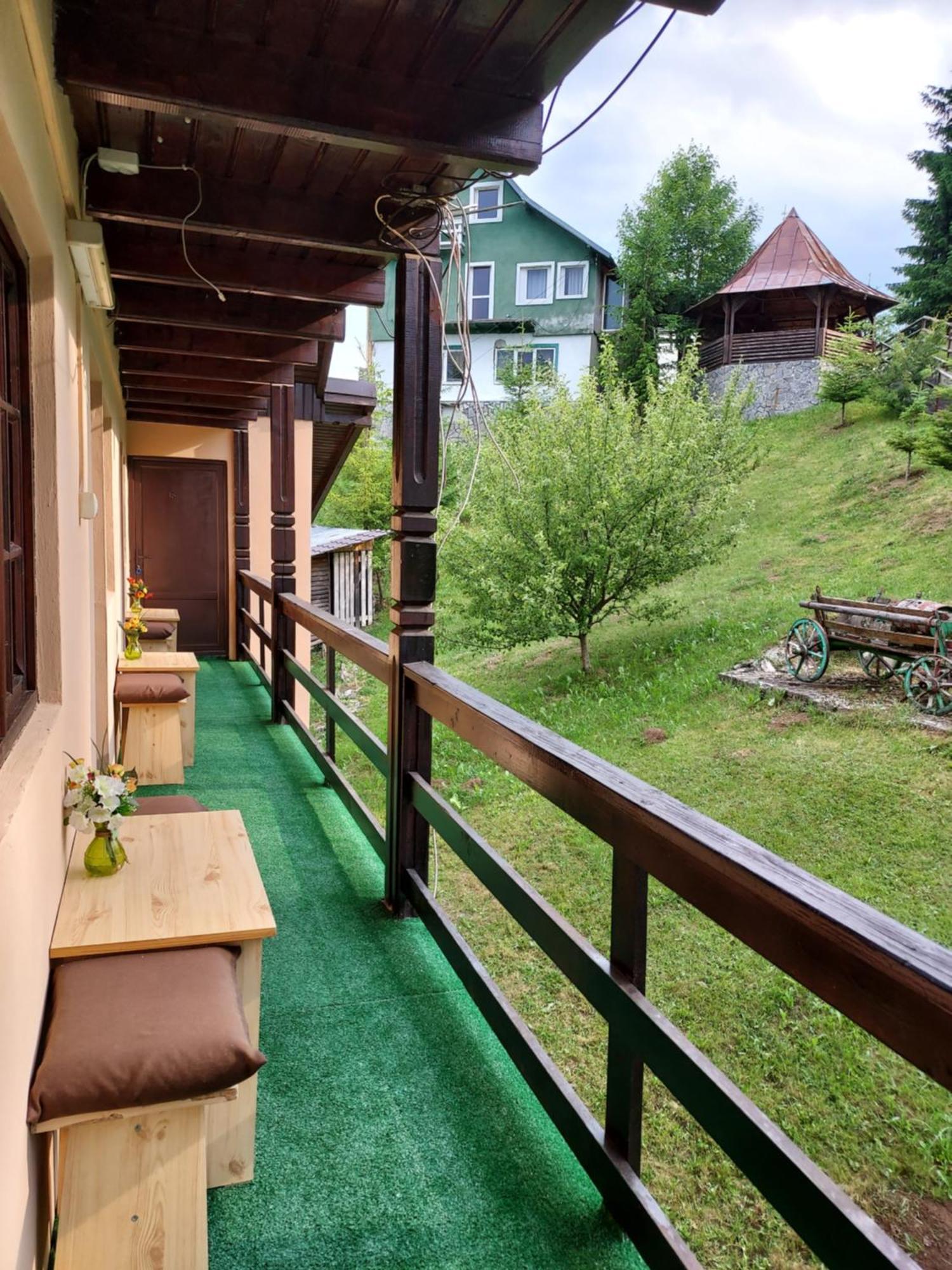 Pensiunea La Taverna Trăisteni Екстериор снимка
