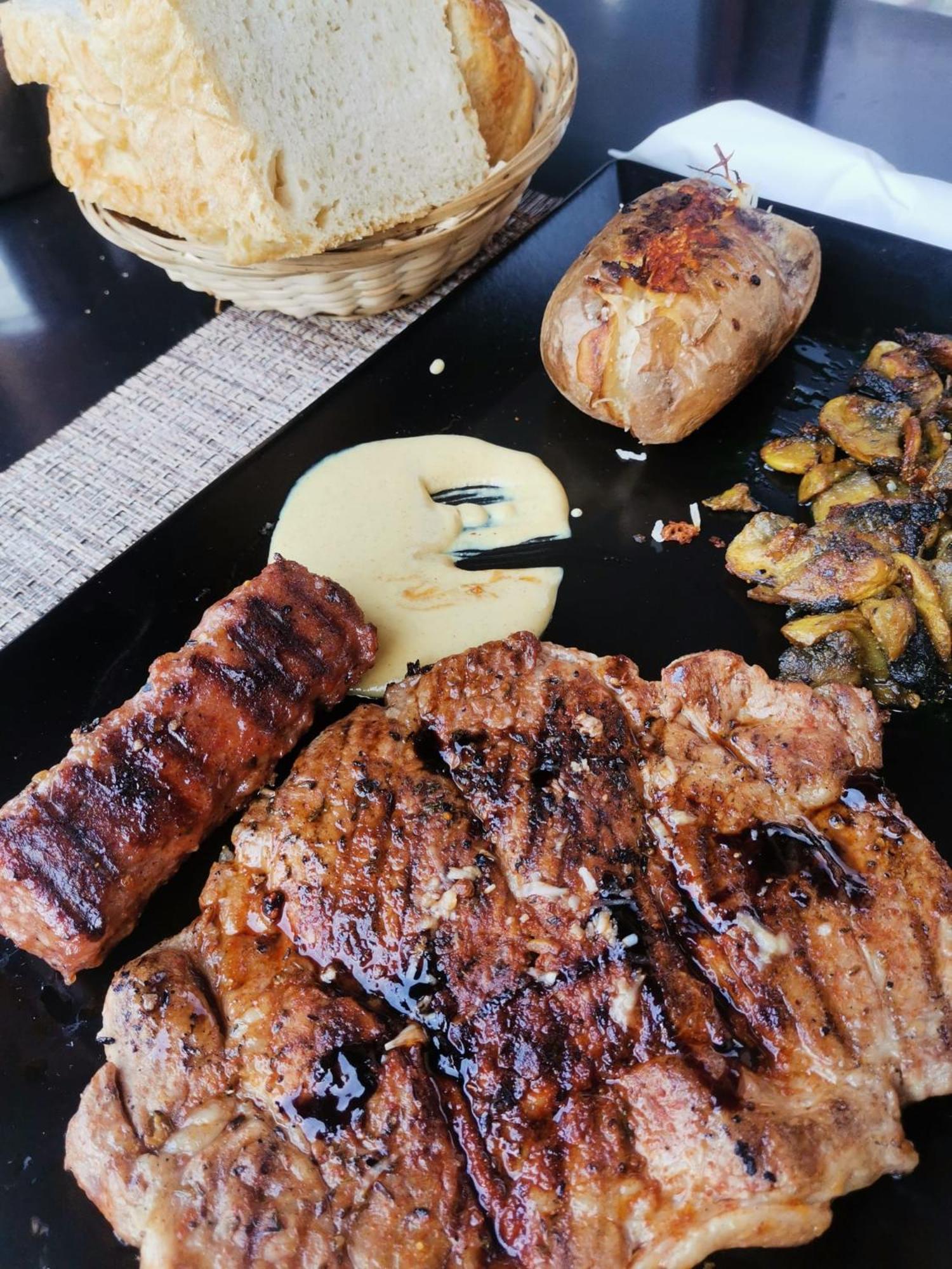 Pensiunea La Taverna Trăisteni Екстериор снимка