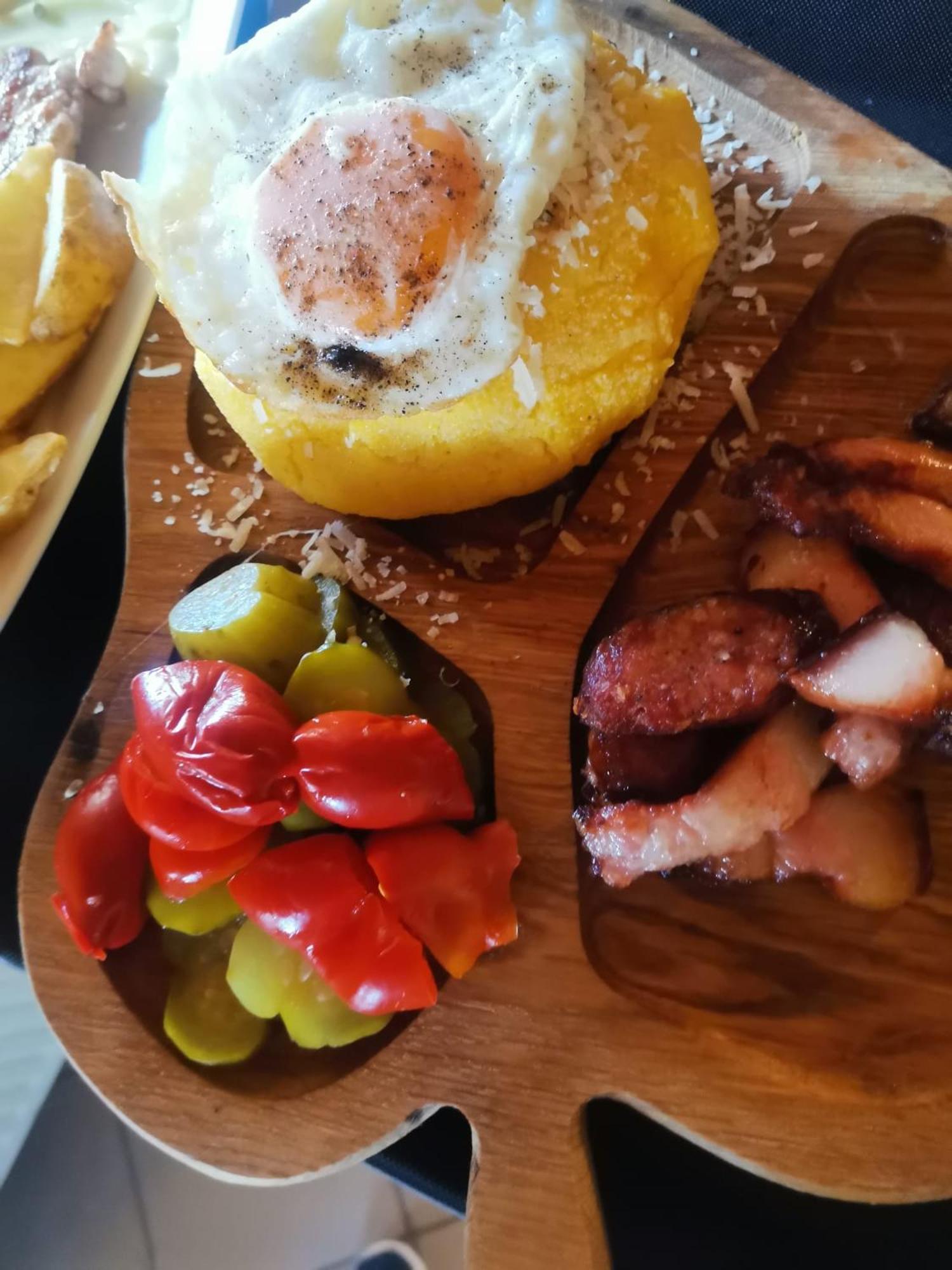 Pensiunea La Taverna Trăisteni Екстериор снимка