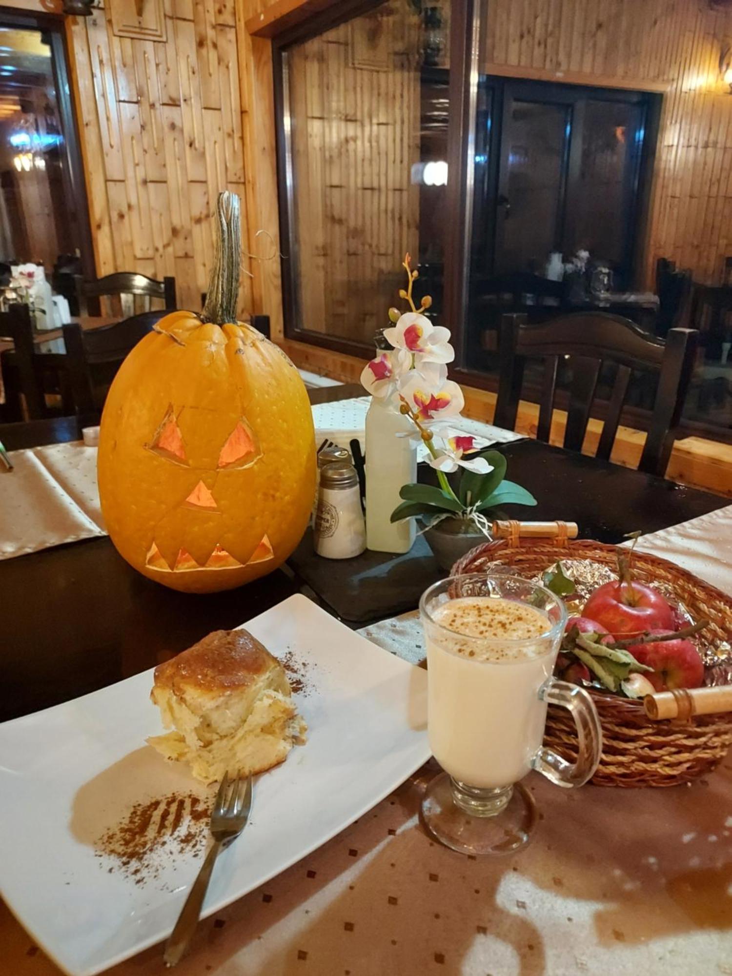 Pensiunea La Taverna Trăisteni Екстериор снимка