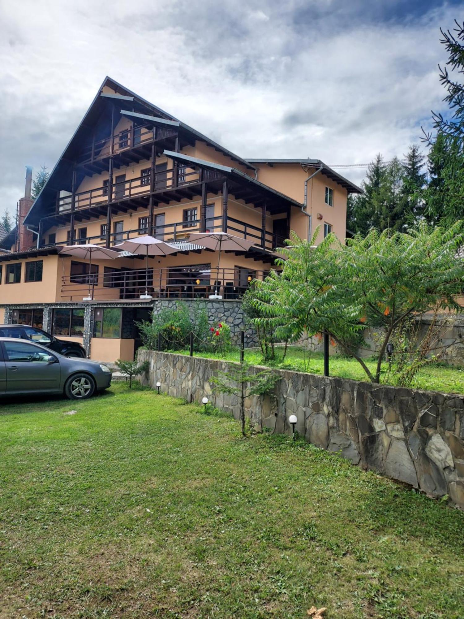 Pensiunea La Taverna Trăisteni Екстериор снимка