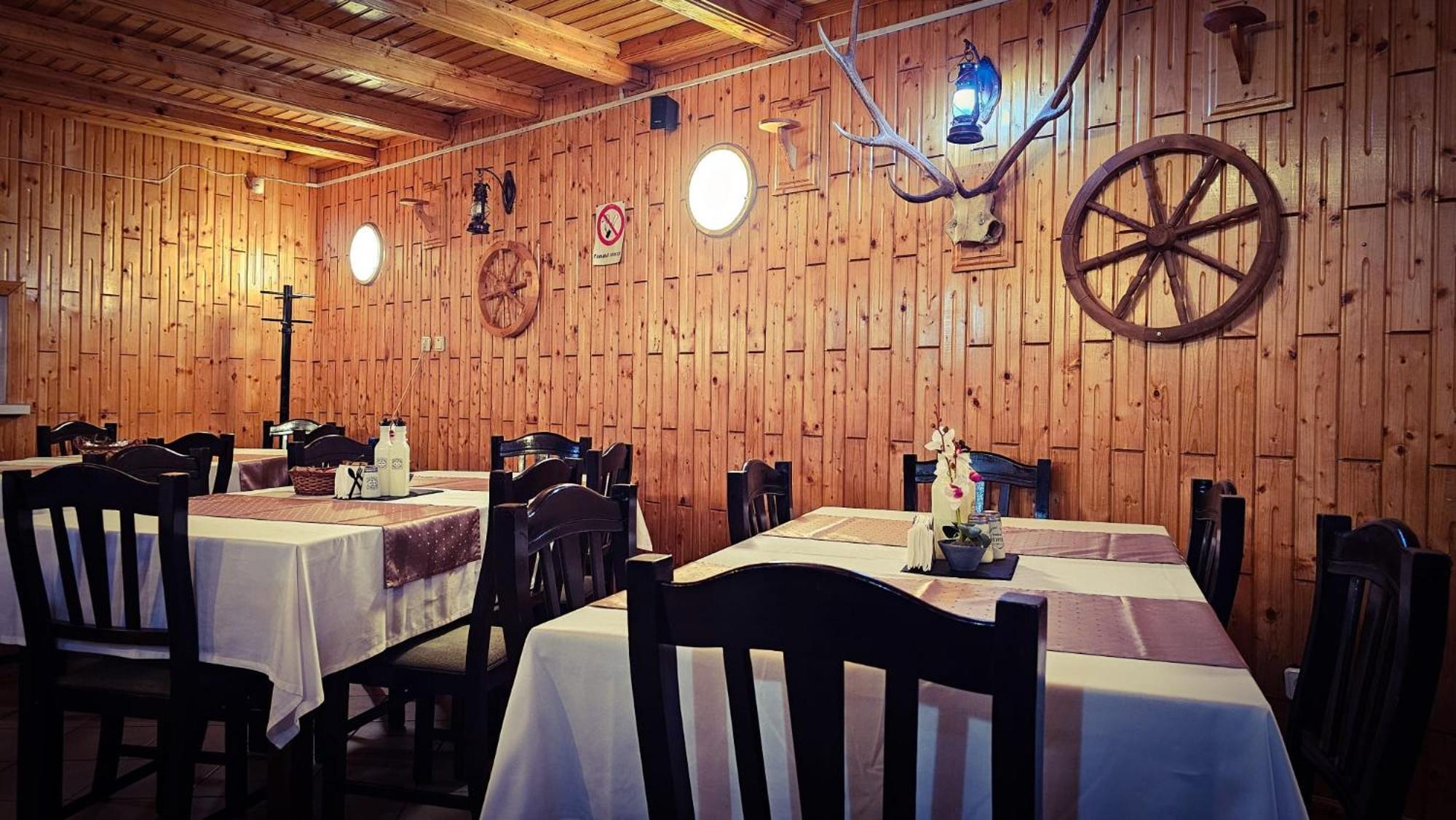 Pensiunea La Taverna Trăisteni Екстериор снимка