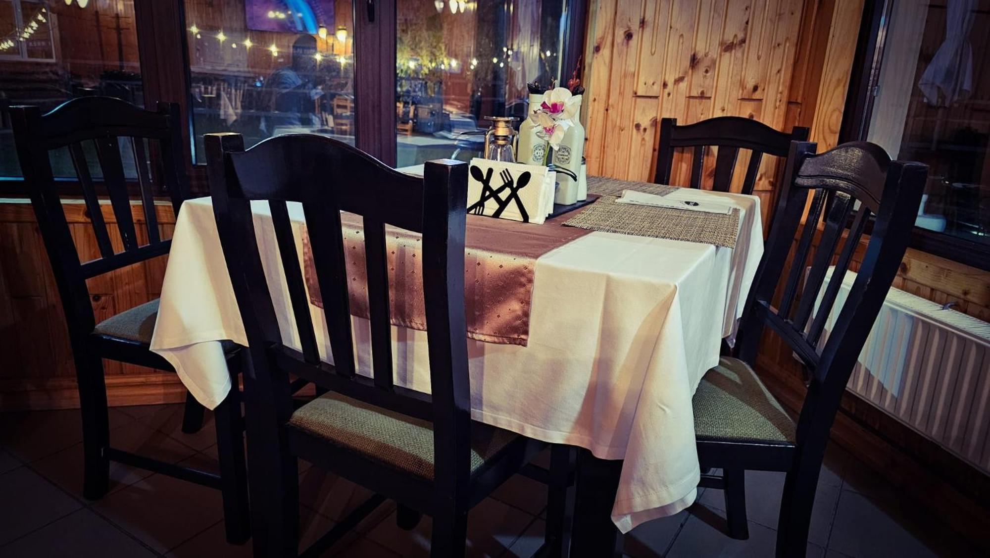 Pensiunea La Taverna Trăisteni Екстериор снимка